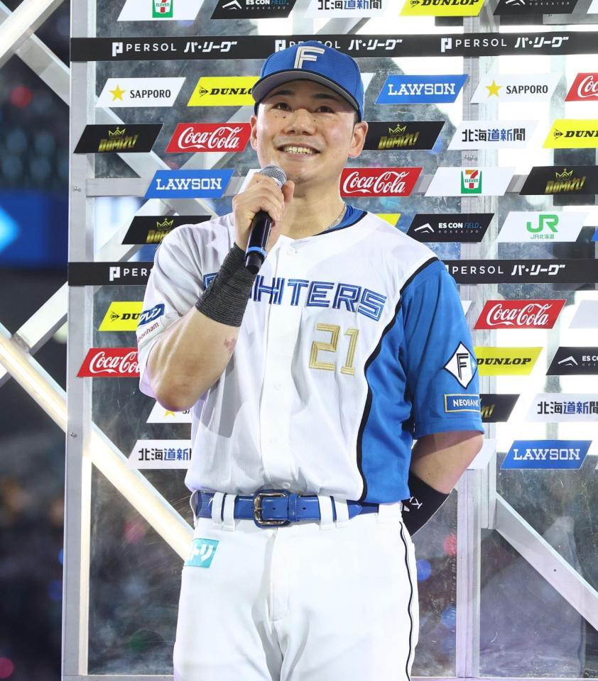 お立ち台でオールスターでの３年連続のＭＶＰを狙うと宣言する清宮幸（撮影・中島達哉）