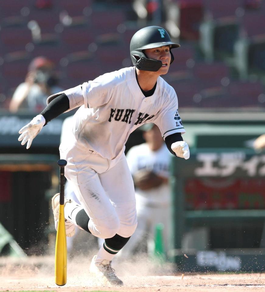８回、勝ち越しとなる適時打を放つ福山・岩本大輝（撮影・北村雅宏）