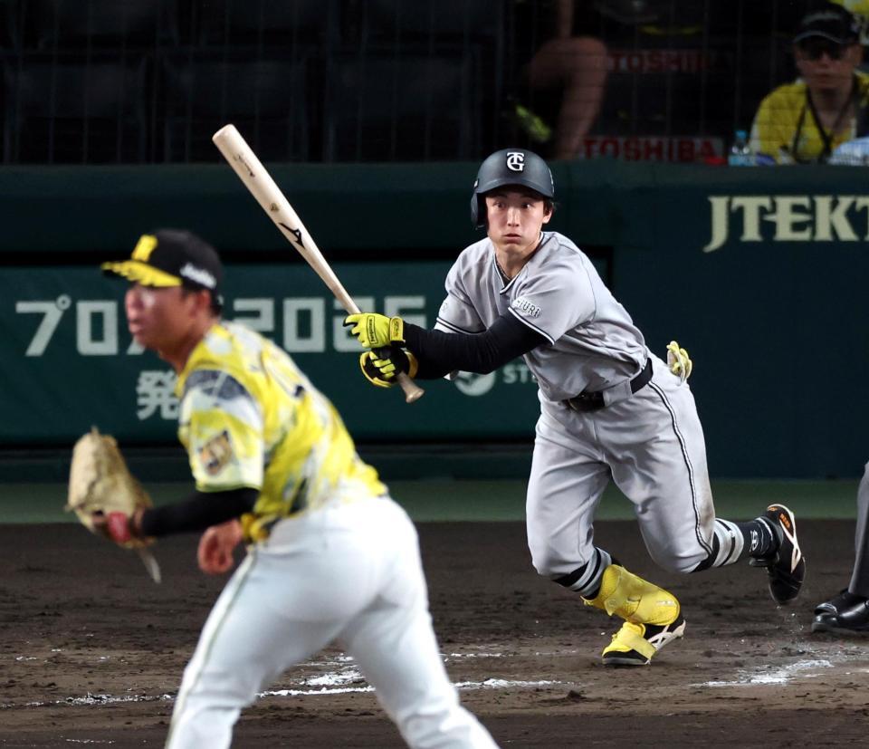 ８回、浦田は二塁ゴロに倒れる（撮影・山口登）