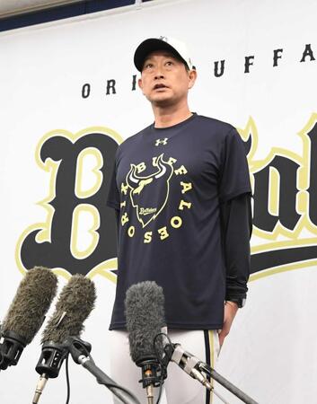 　前半戦を総括する岸田監督（撮影・高部洋祐）
