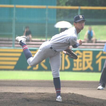 先発して力投する立命館宇治・中尾
