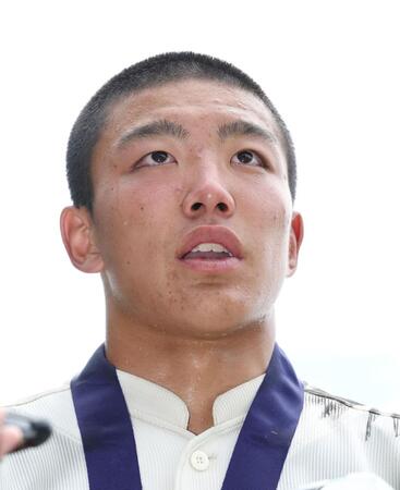 試合後、取材を受ける奈良大付・新城楓雅（撮影・中田匡峻）