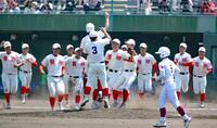 甲子園出場を決め、喜びを爆発させる智弁和歌山ナイン（撮影・坂部計介）