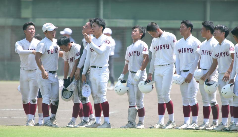 甲子園出場ならず、ガックリの耐久ナイン（撮影・坂部計介）