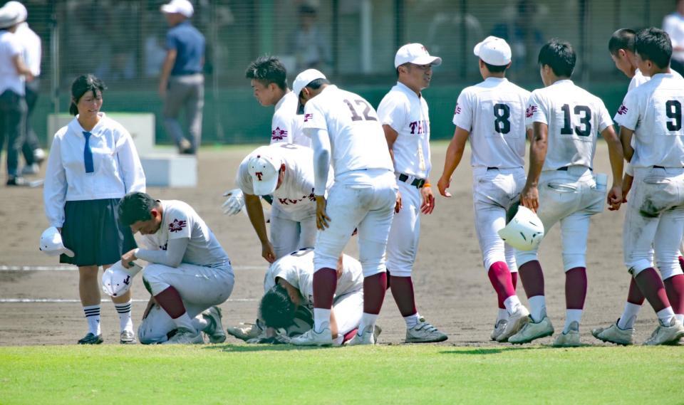 甲子園出場ならず、ガックリの耐久ナイン（撮影・坂部計介）
