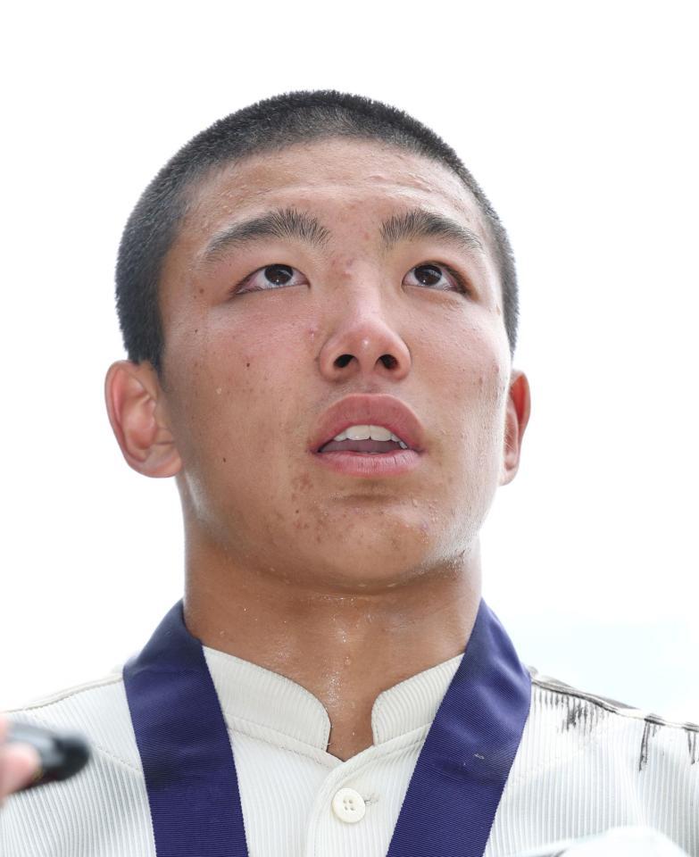 試合後、取材を受ける奈良大付・新城楓雅（撮影・中田匡峻）