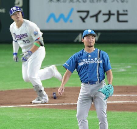 ２回、細川にソロを浴びる伊藤（撮影・西岡正）