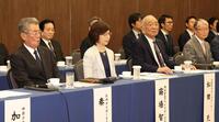 協議に臨む（左から）阪神・秦雅夫オーナー、ＤｅＮＡ・南場智子オーナー、広島・松田元オーナー、巨人・山口寿一オーナー（撮影・金田祐二）
