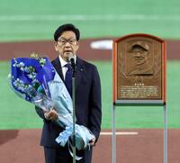野球殿堂入りしスピーチする栗山英樹氏（撮影・山口登）