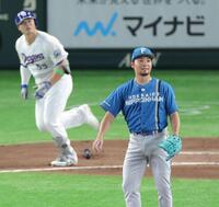 ２回、細川にソロを浴びる伊藤（撮影・西岡正）