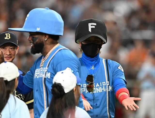 ファイターズ新庄監督BIGBOSSホーム＆ビジター ユニフォーム＋帽子3点セット 日本ハム・新庄監督が特大帽子で登場 度肝抜くシーンに東京ドームが