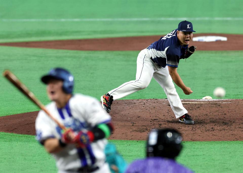 ３回、平良は牧に死球を与える（撮影・山口登）