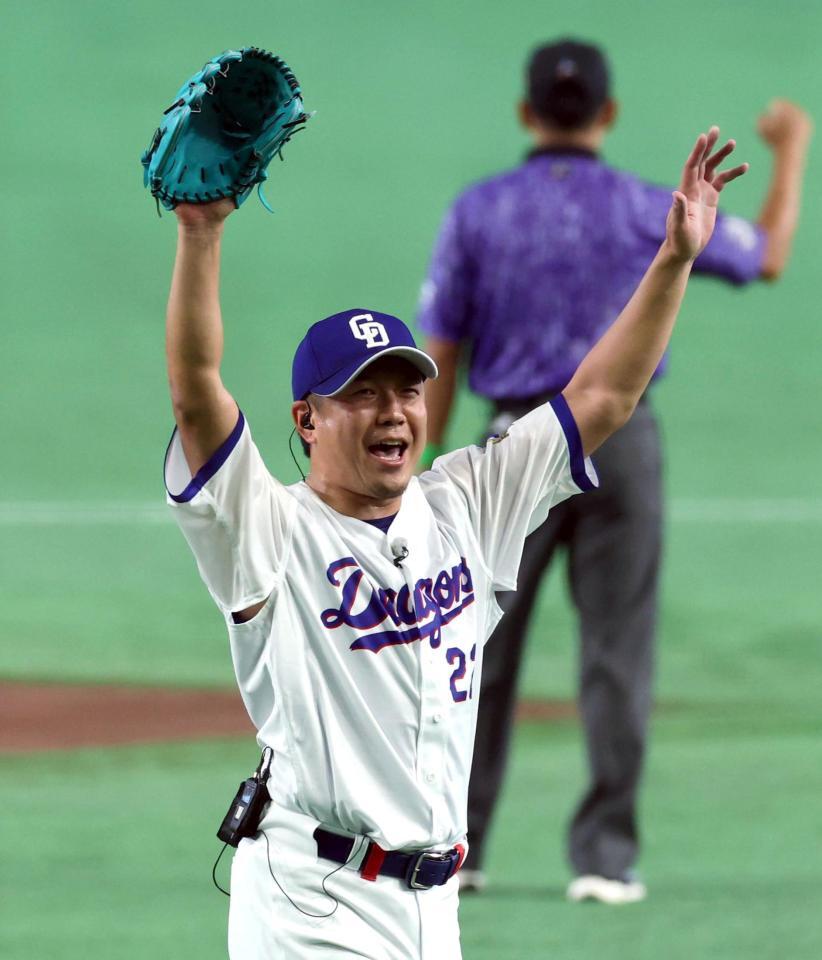 ５回、登板を終えベンチに戻る大野（撮影・山口登）