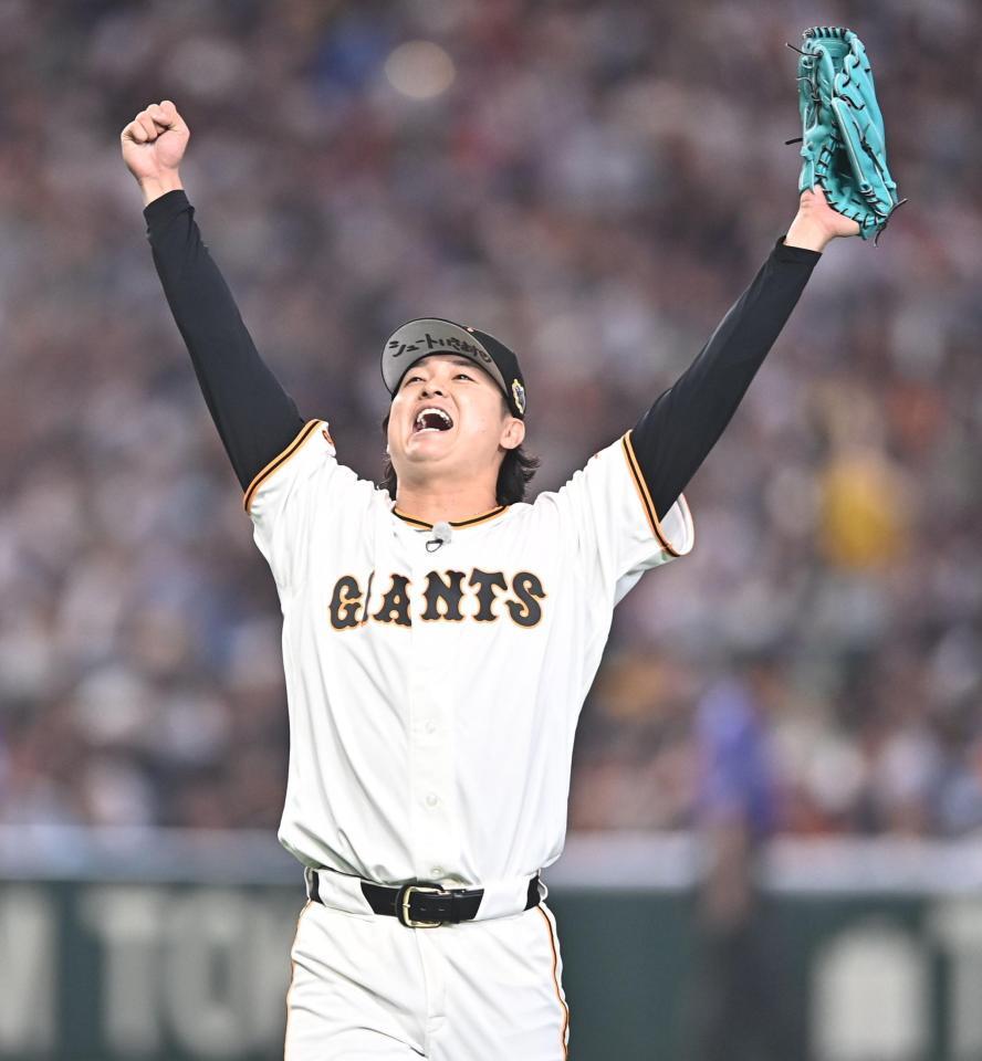 ６回、ネビンを三ゴロ併殺に打ち取りガッツポーズを決める田中瑛（撮影・開出牧）