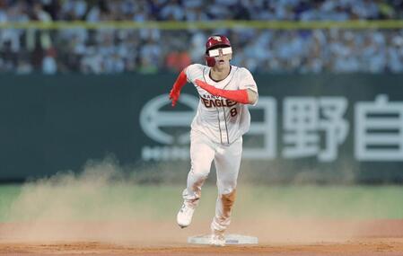 ２回、二盗を決め、三塁を狙う辰己（撮影・西田忠信）