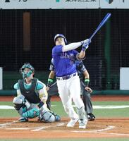 ３回、ソロを放つ細川（撮影・西岡正）