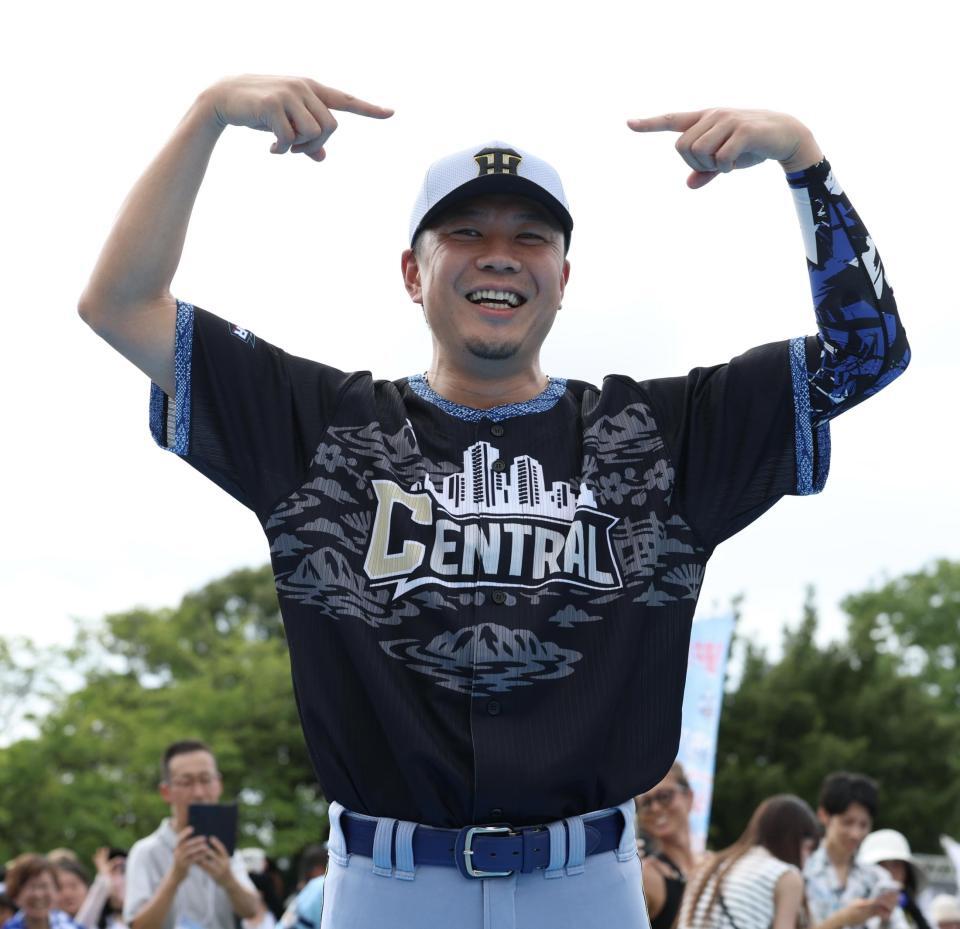 阪神のユニホームで登場した大野（撮影・伊藤笙子）