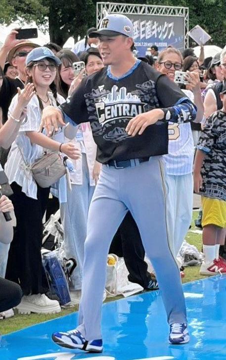 阪神のユニホームでヒーローズウォークに登場した大野