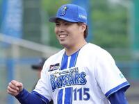 巨人井端コーチ選手からの胴上げに笑顔/野球/デイリースポーツ online
