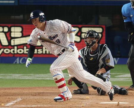 ２回、右前適時打を放つ古賀（撮影・金田祐二）