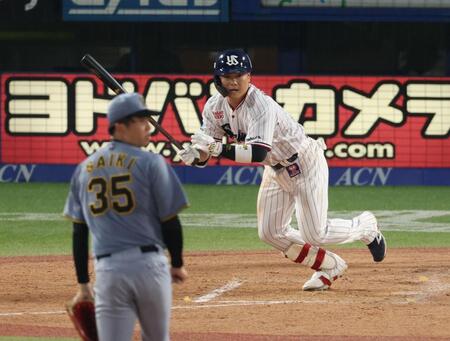 ２回、左前適時打を放つ丸山（撮影・金田祐二）