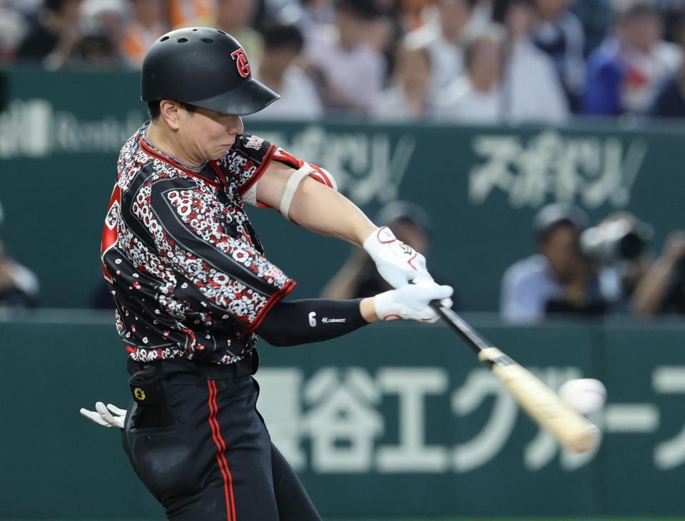 １回、松本が先制の左越えソロを放つ