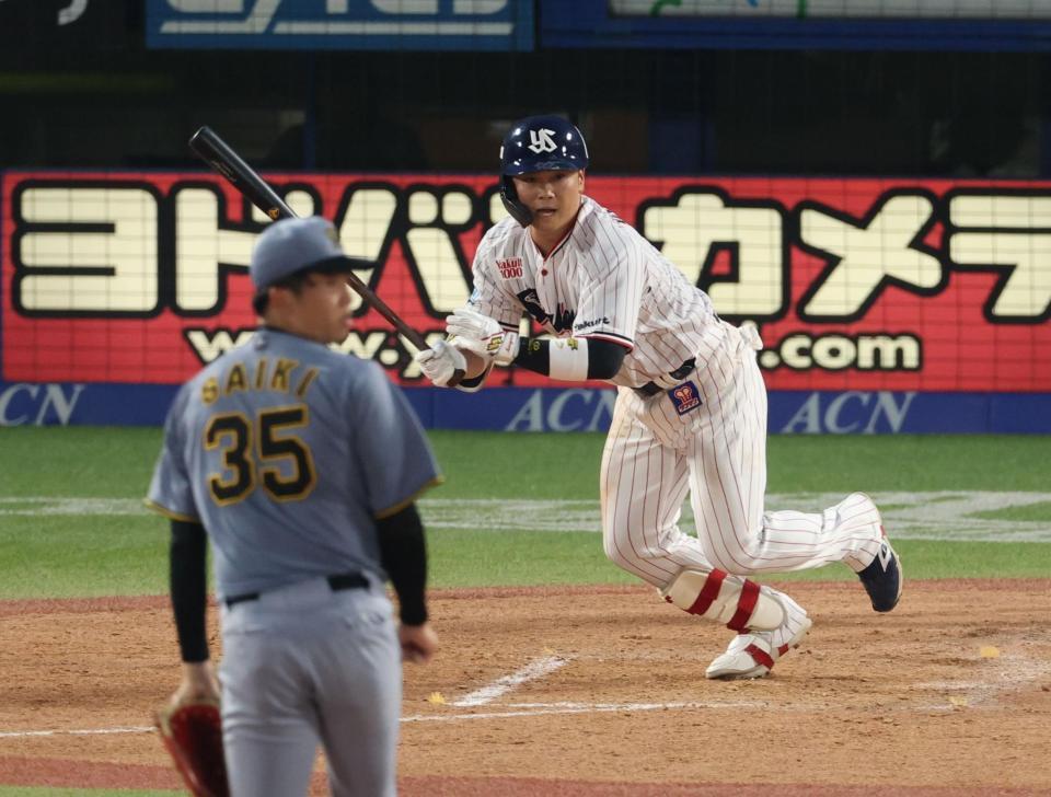 ２回、左前適時打を放つ丸山（撮影・金田祐二）