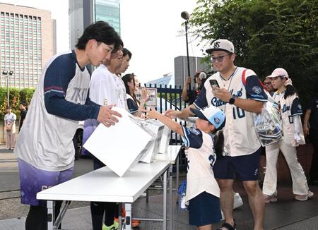 試合前に増田らが熊本県地震募金を呼びかける（撮影・堀内翔）　※画像の一部を加工しています
