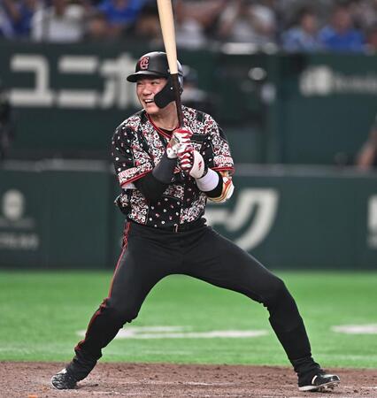 ８回、空振り三振に倒れた坂本勇（撮影・開出牧）