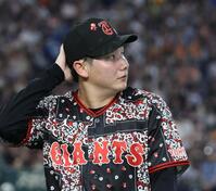 ３回表を投げ終え、ベンチに戻る竹丸