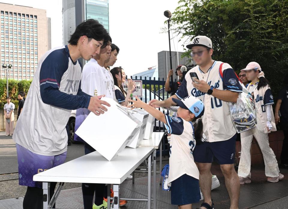 試合前に増田らが熊本県地震募金を呼びかける（撮影・堀内翔）　※画像の一部を加工しています