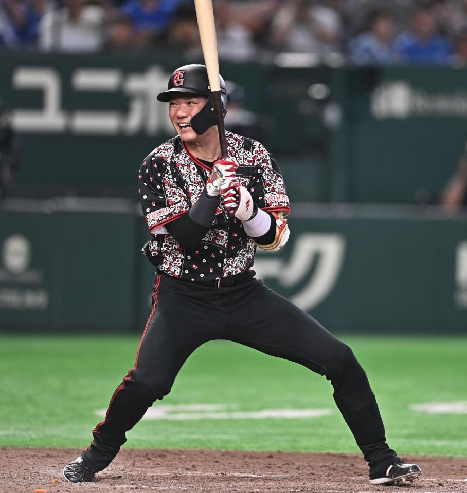 ８回、空振り三振に倒れた坂本勇（撮影・開出牧）