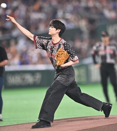 始球式を務める高橋文哉（撮影・開出牧）