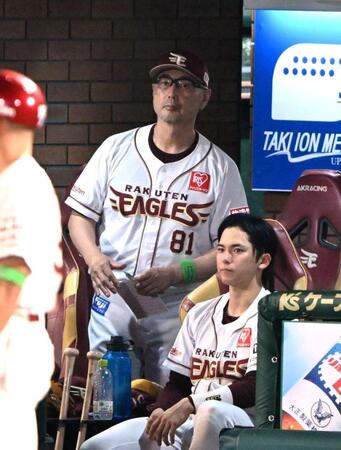 ９回、戦況を見守る吉井監督