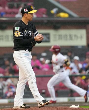 ３回、平良（奥）に先制ソロを浴びた前田悠