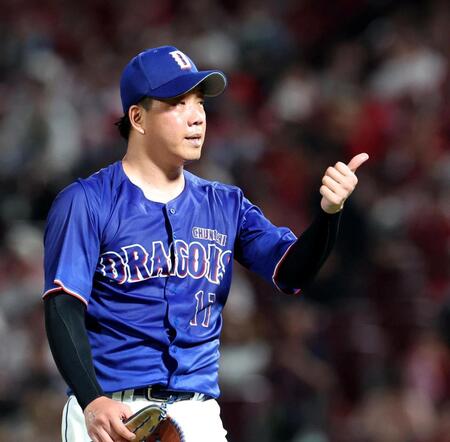 ５回、広島打線を三者凡退に抑え、ポーズを見せる柳（撮影・北村雅宏）