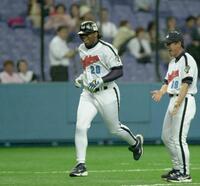 　延長十一回サヨナラ弾のローズ＝２００３年５月２日
