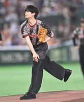 始球式を務める高橋文哉（撮影・開出牧）