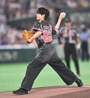 始球式を務める高橋文哉（撮影・開出牧）
