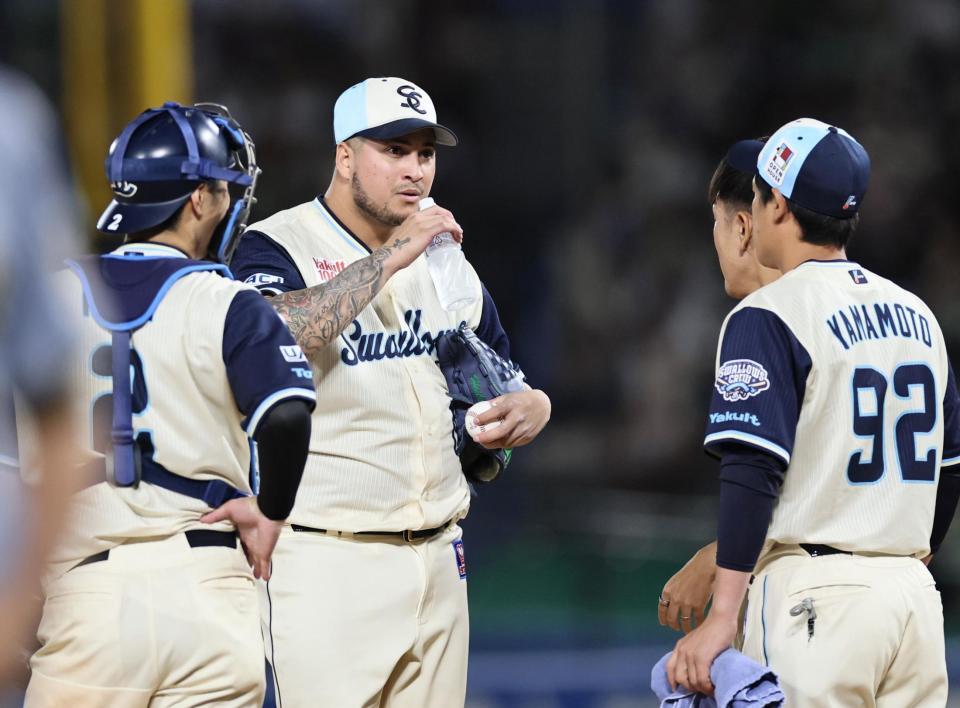 ９回、勝ち越されひと息入れるキハダ（撮影・田中太一）