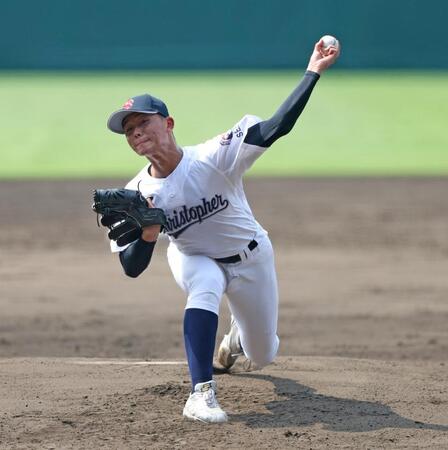 マウンドで投球練習をする聖隷クリストファー・高部陸（撮影・中田匡峻）