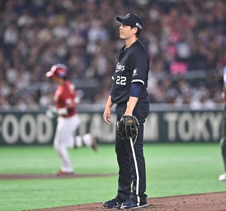 ２回、宗山（後方）にソロ本塁打を打たれた九里（撮影・開出牧）