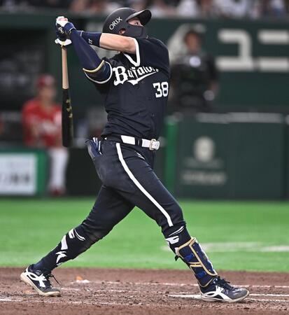 ６回、右越えソロを放つ来田（撮影・開出牧）
