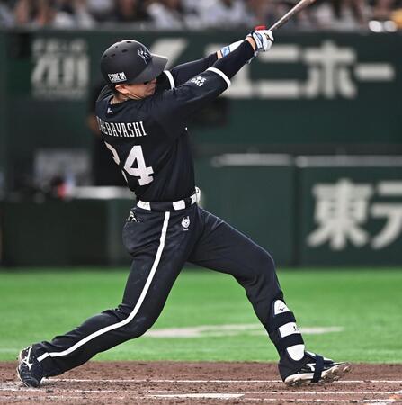 ２回、中越え２ランを放つ紅林（撮影・開出牧）