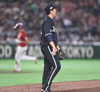 ２回、中島（後方）に２者連続ホームランを打たれぼう然とする九里（撮影・開出牧）