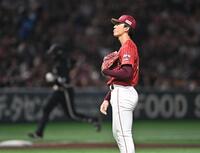 ２回、紅林（後方）に中越え２ランを打たれた荘司（撮影・開出牧）