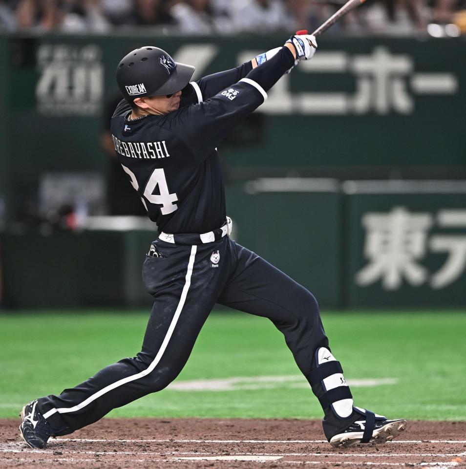 ２回、中越え２ランを放つ紅林（撮影・開出牧）