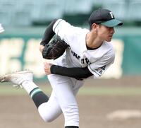 マウンドから投げる岩本（撮影・中田匡峻）