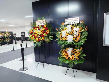益田直也の２５０セーブ達成に前田健、近藤から花が届く