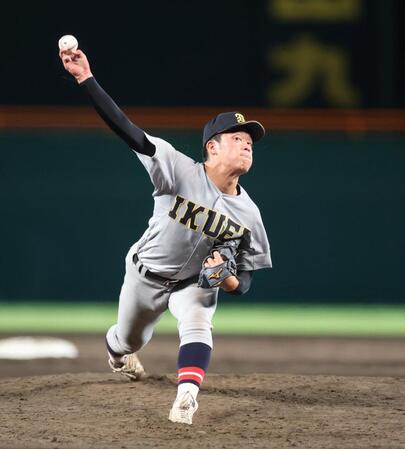 ８回、力投する仙台育英・梶井湊斗（撮影・中田匡峻）